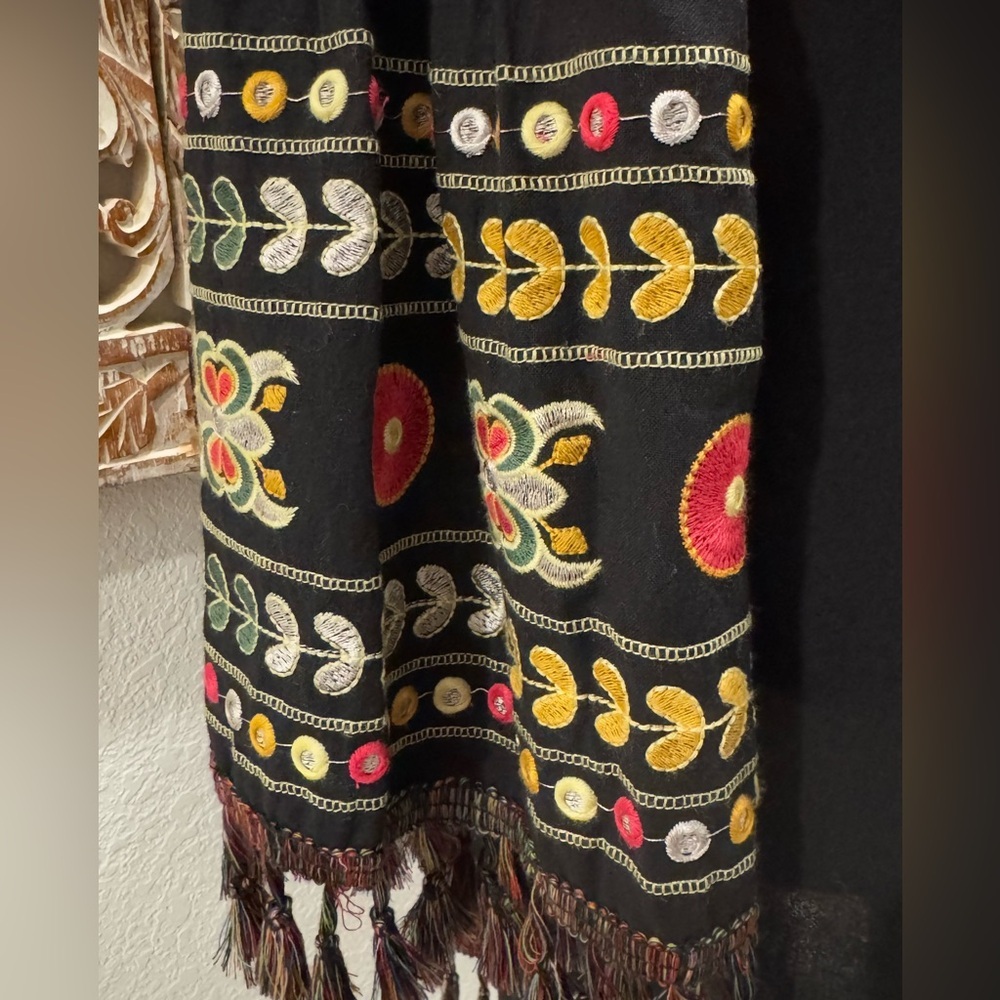 Velzera Black Boho Embroidered Tassel Trim Tunic Blouse- size L - Picture 10 of 16